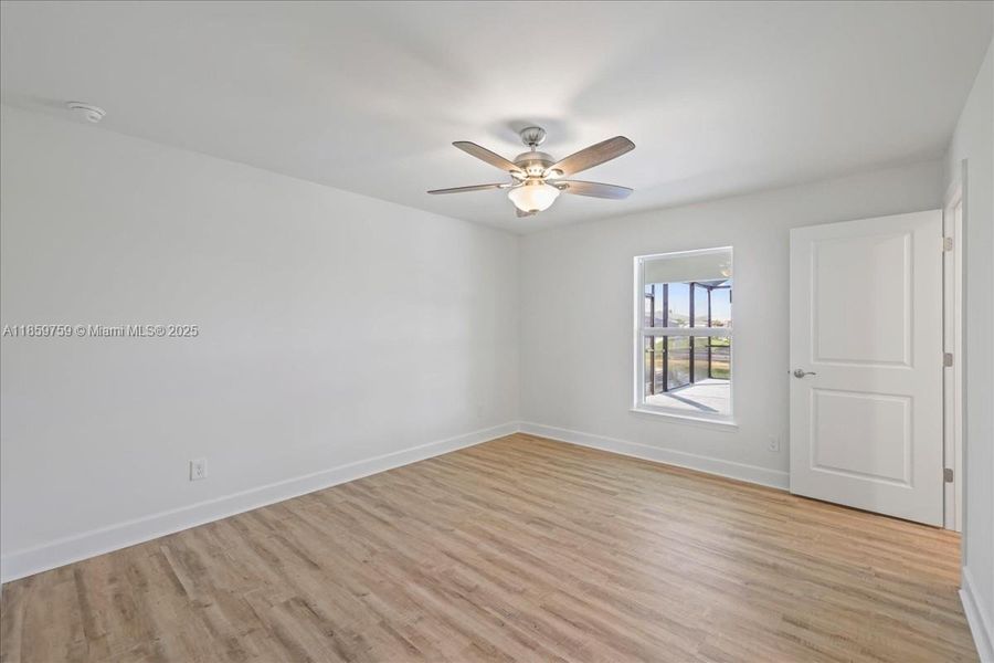 Spacious, unfurnished interior of a new home in Cape Coral, Cape Coral (Image 27).