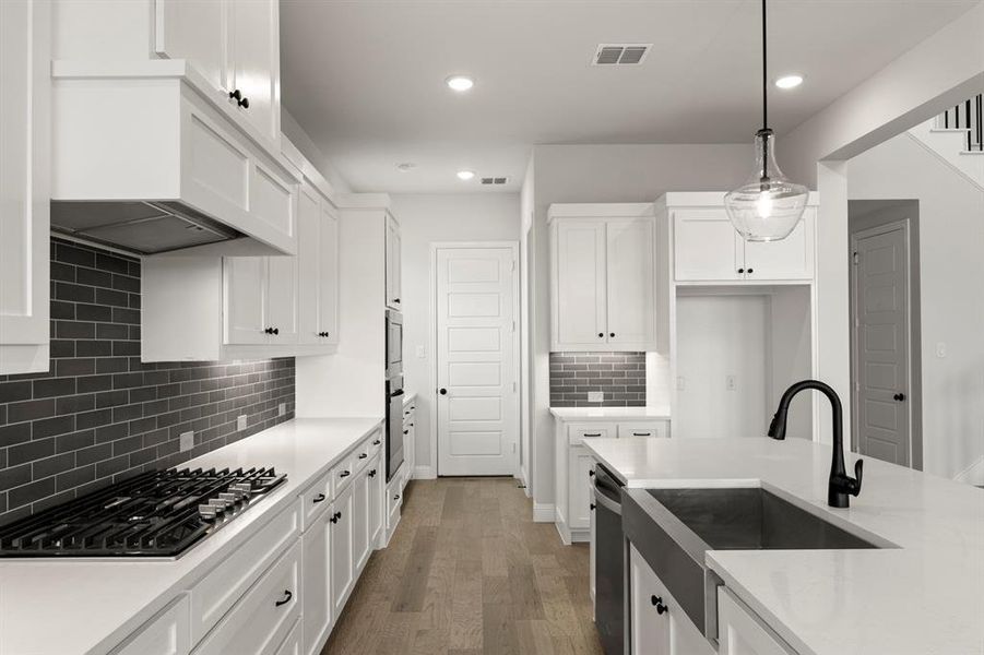 11_12. 3128 Shaddock - Kitchen (3)