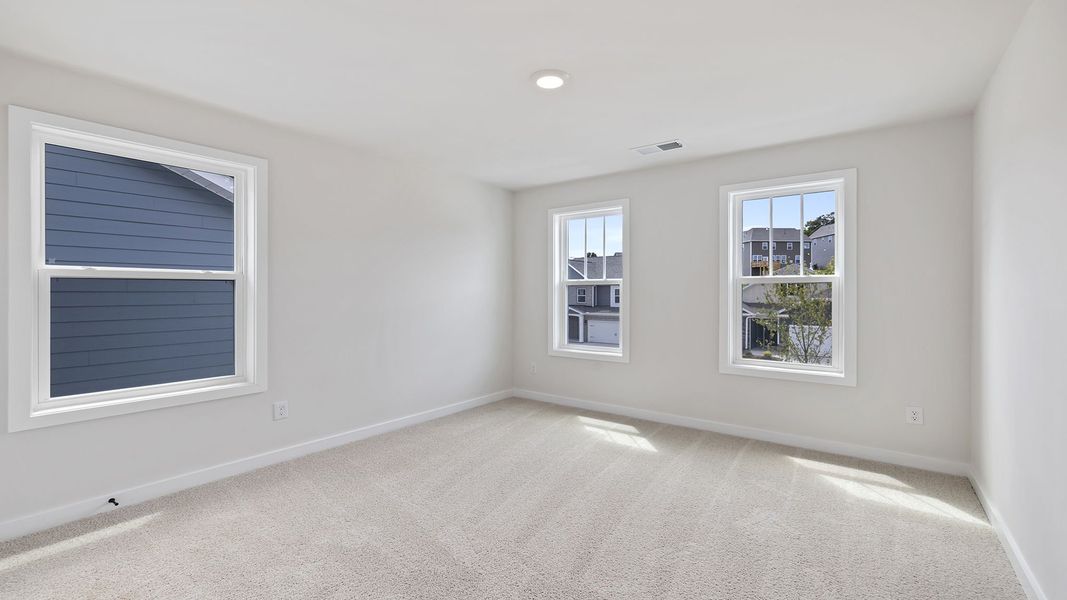 Spacious, unfurnished interior of a new home in Cottonwood Ridge, Piedmont (Image 26).