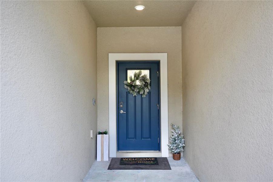 Exterior details and patio area of a home in , Land O' Lakes (Image 24).