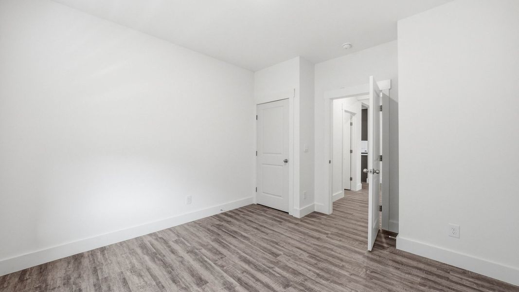 Spacious, unfurnished interior of a new home in Saint Andrews Garth, Kingsport (Image 22).