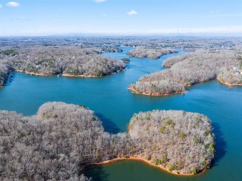 Natural landscape and outdoor views near Falcon Landing in Gainesville (Image 62).