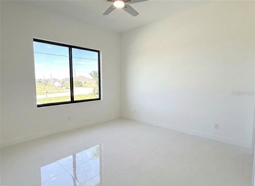 Spacious, unfurnished interior of a new home in , Cape Coral (Image 23).
