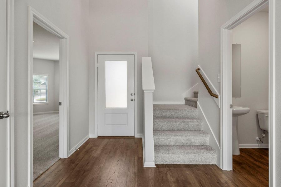 Spacious, unfurnished interior of a new home in Pinewood Trails, Cleveland (Image 12).