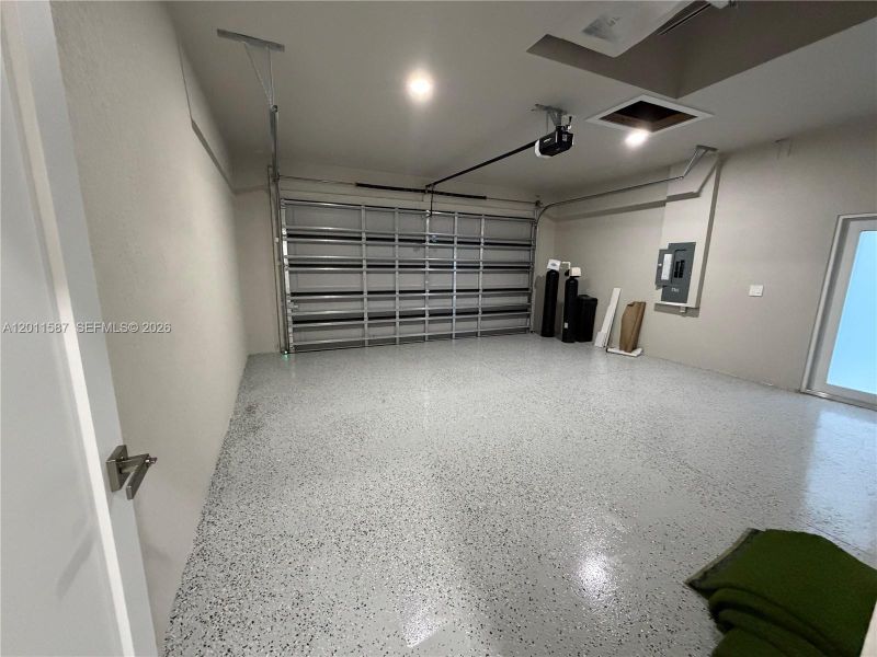 Spacious, unfurnished interior of a new home in , Lehigh Acres (Image 16).