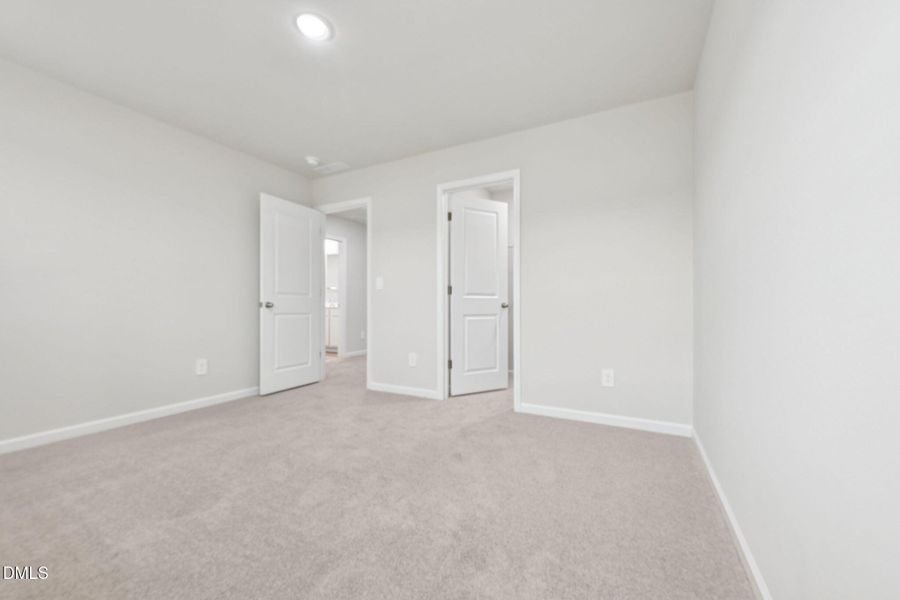 33-web-or-mls-Raleigh - Oak Manor - 536