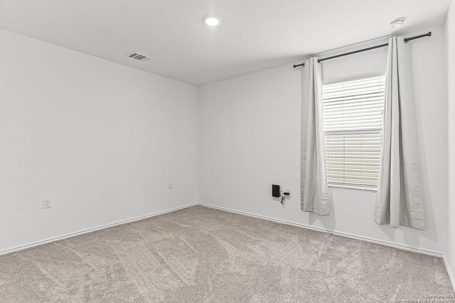 Spacious, unfurnished interior of a new home in , San Antonio (Image 18).