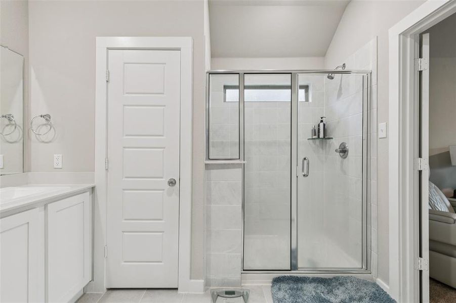 Furnished interior view inside a new home in , Red Oak (Image 16).