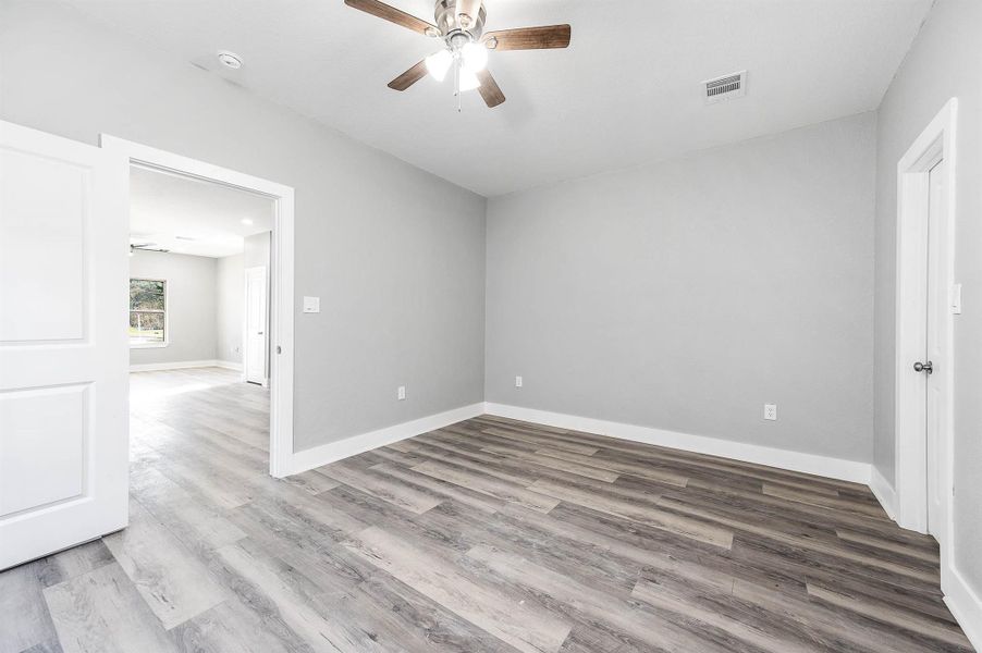 Spacious, unfurnished interior of a new home in , Montgomery (Image 14).