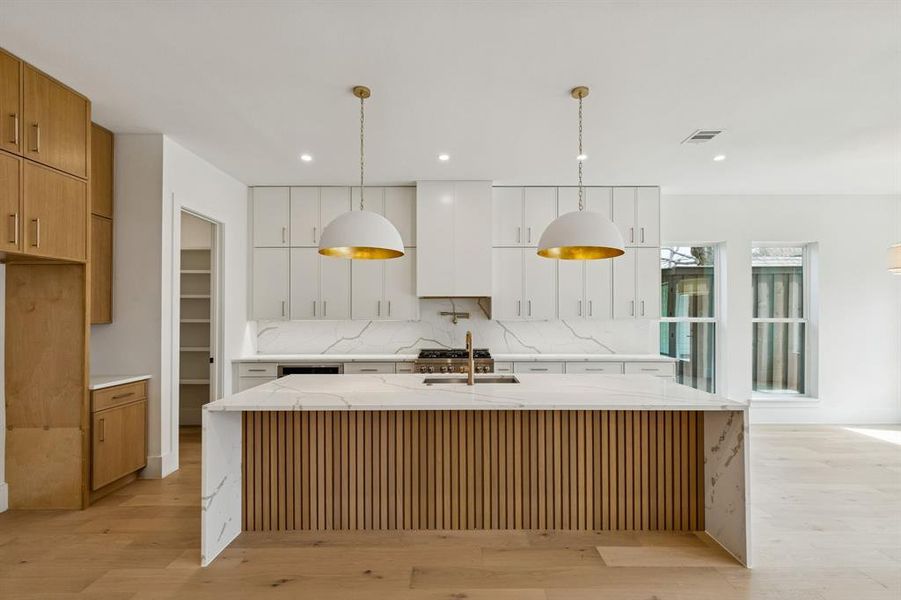 Furnished interior view inside a new home in , Farmers Branch (Image 10).