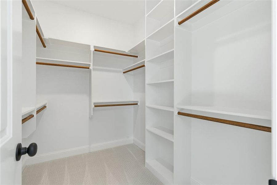 Spacious, unfurnished interior of a new home in , Tom Bean (Image 17).