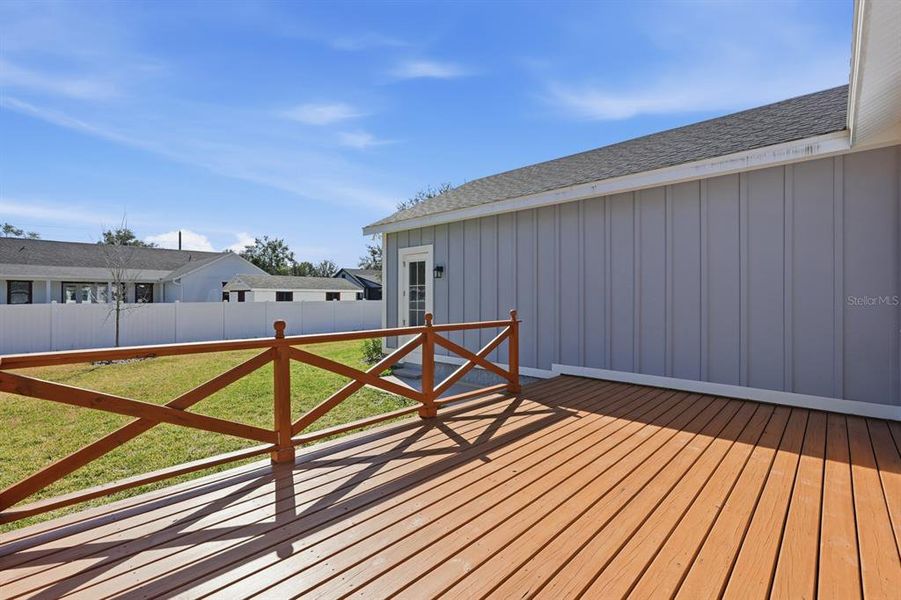 Exterior details and patio area of a home in , Lake Helen (Image 4).