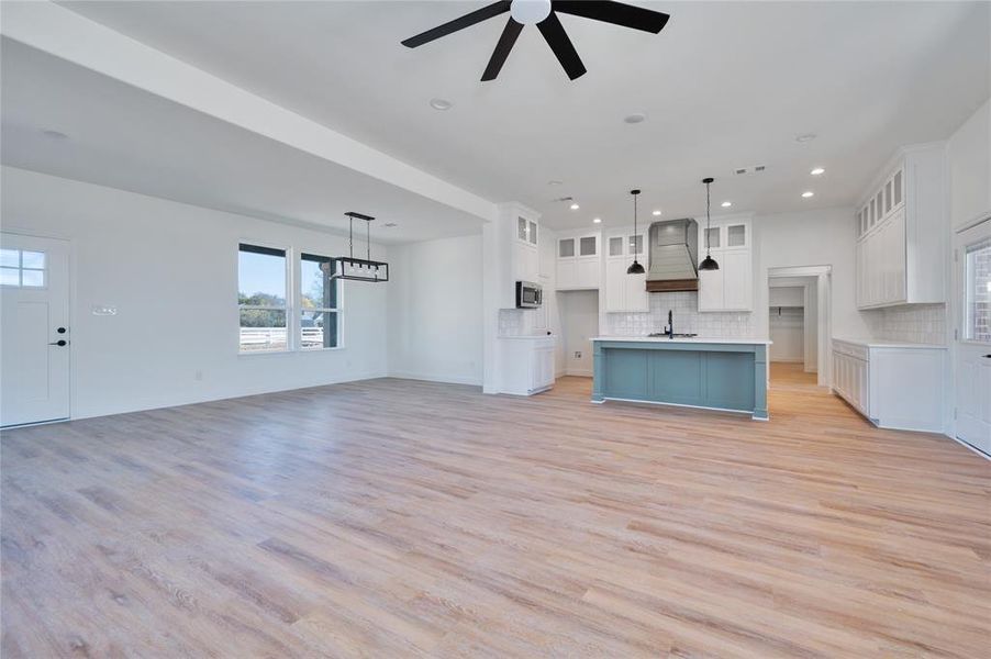 Spacious, unfurnished interior of a new home in , Brashear (Image 30).