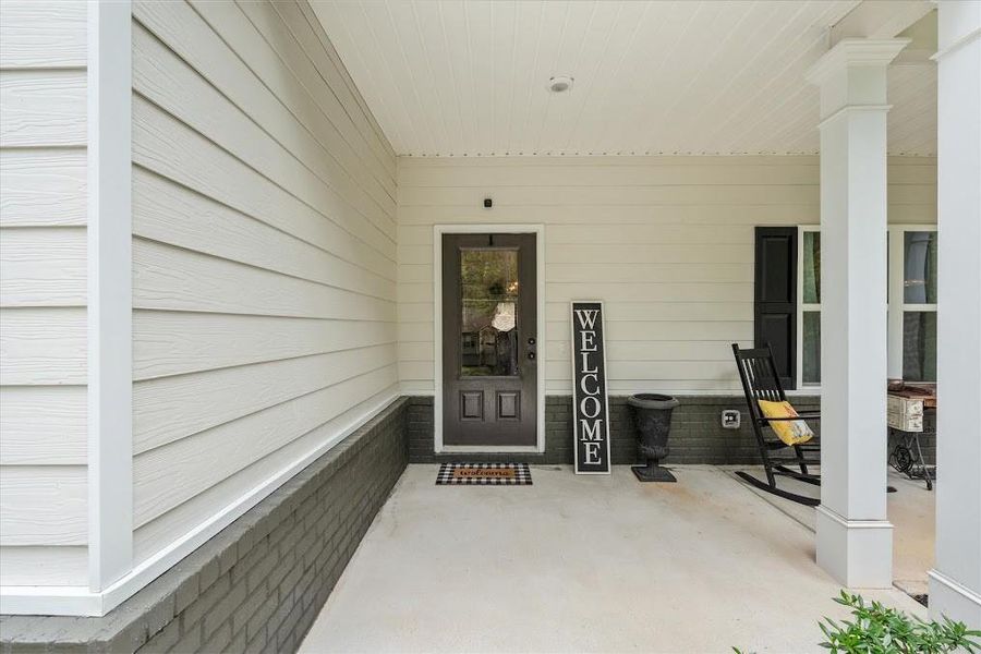 Exterior details and patio area of a home in , Villa Rica (Image 3).