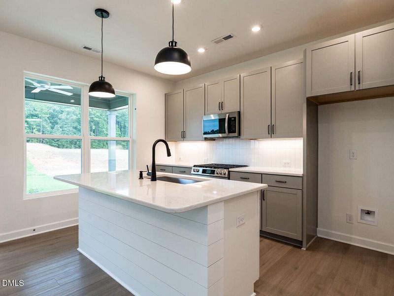 015-1280x960-kitchen