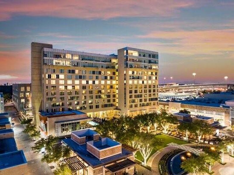 Condo located in Houston, TX showcasing its design and architecture (Image 5).