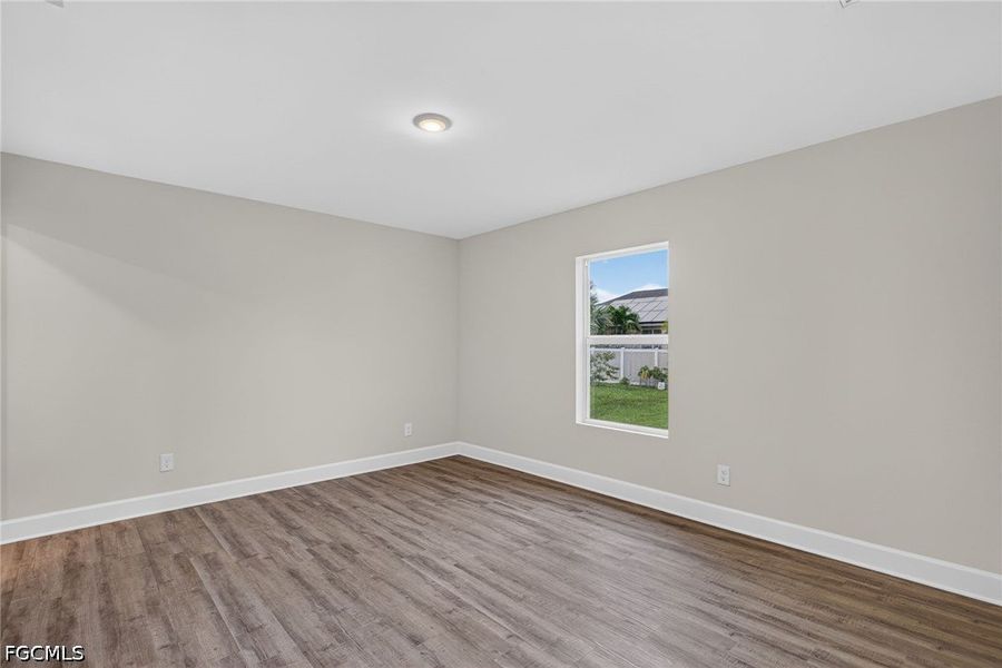 Spacious, unfurnished interior of a new home in Cape Coral, Cape Coral (Image 19).
