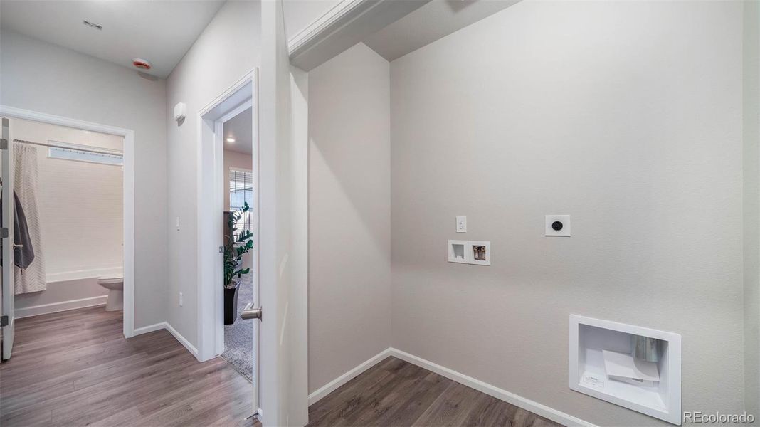 Spacious, unfurnished interior of a new home in , Aurora (Image 21).