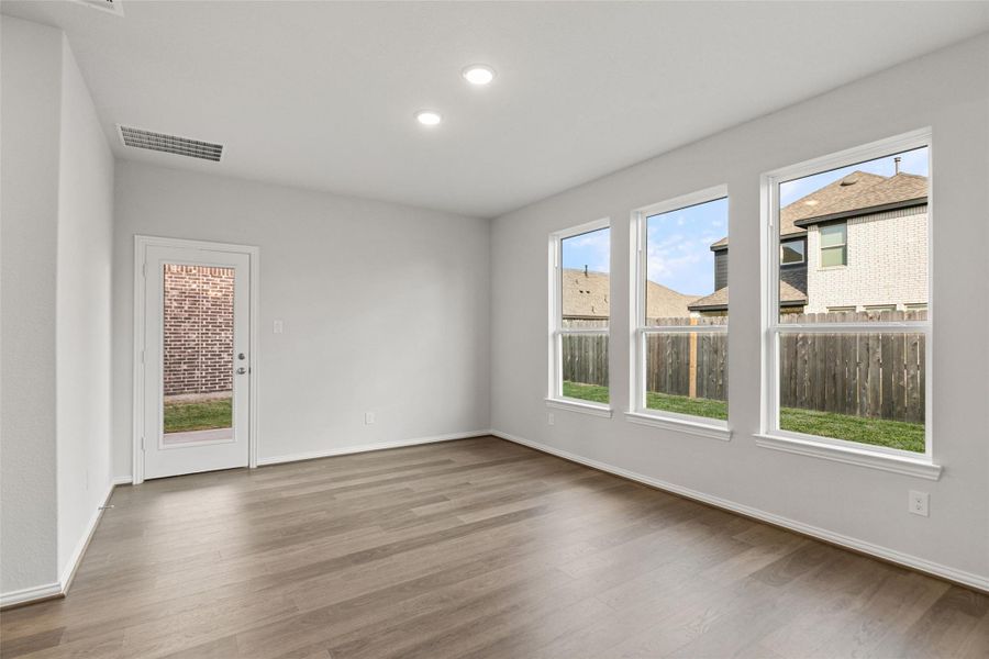 Spacious, unfurnished interior of a new home in Park at Eldridge, Sugar Land (Image 18). Spacious, unfurnished interior of a new home in Park at Eldridge, Sugar Land (Image 18).