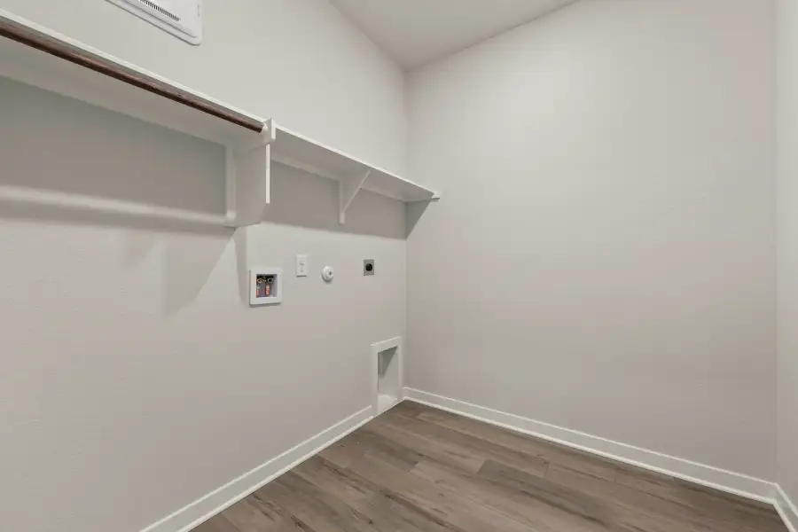 Spacious, unfurnished interior of a new home in Three Creeks, Belton (Image 16).