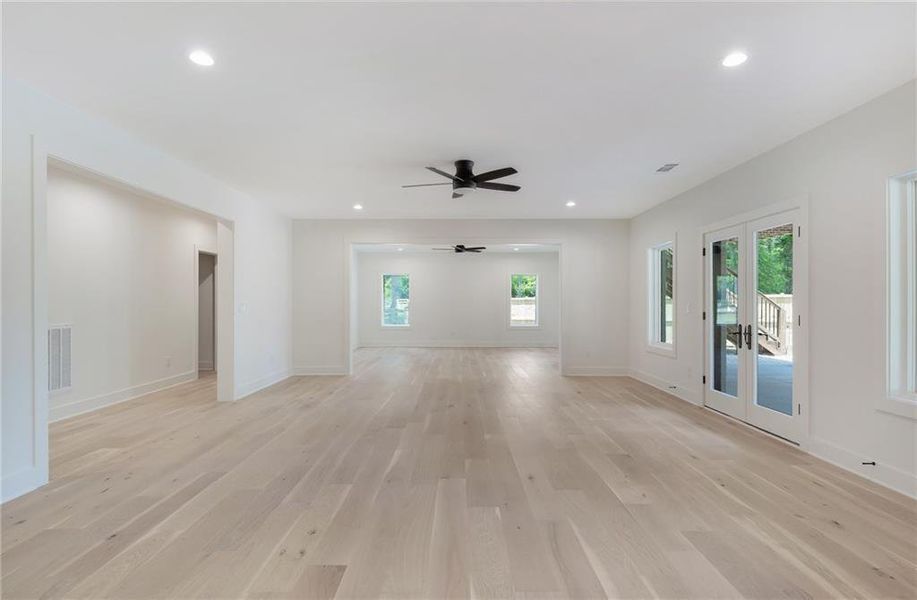 Spacious, unfurnished interior of a new home in , Alpharetta (Image 46).