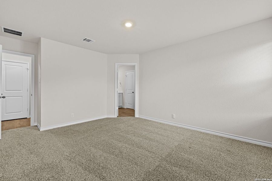 Spacious, unfurnished interior of a new home in Redbird Ranch, San Antonio (Image 21).