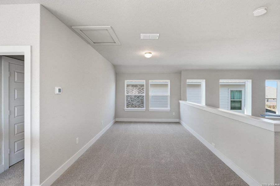 Spacious, unfurnished interior of a new home in Stillwater Ranch, San Antonio (Image 40).