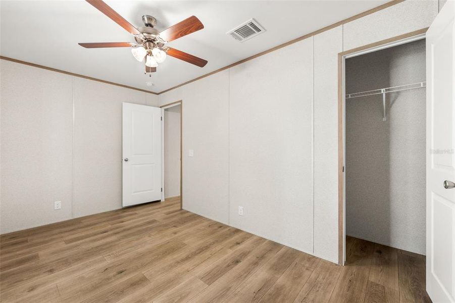 Spacious, unfurnished interior of a new home in , Bronson (Image 17).