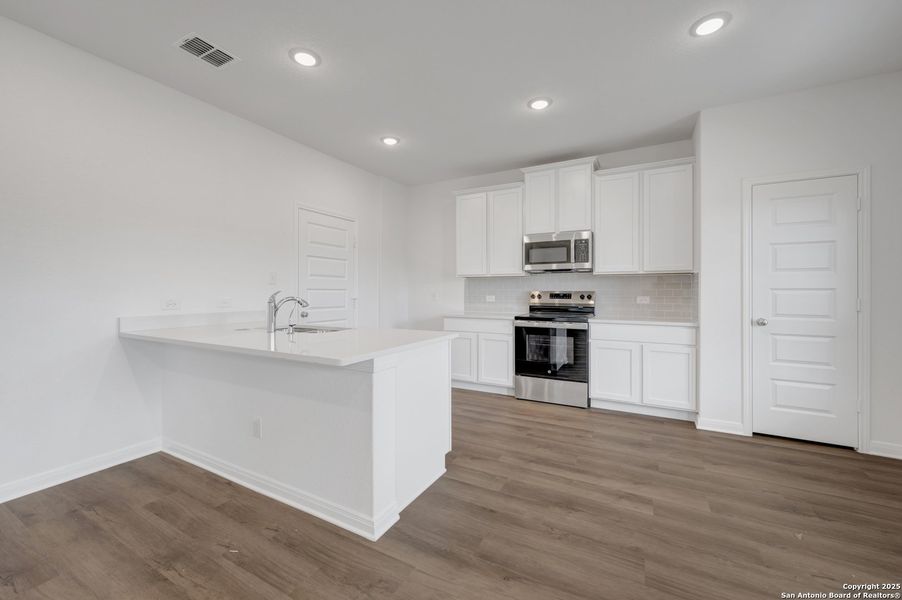 Furnished interior view inside a new home in Paloma Park, Converse (Image 7).