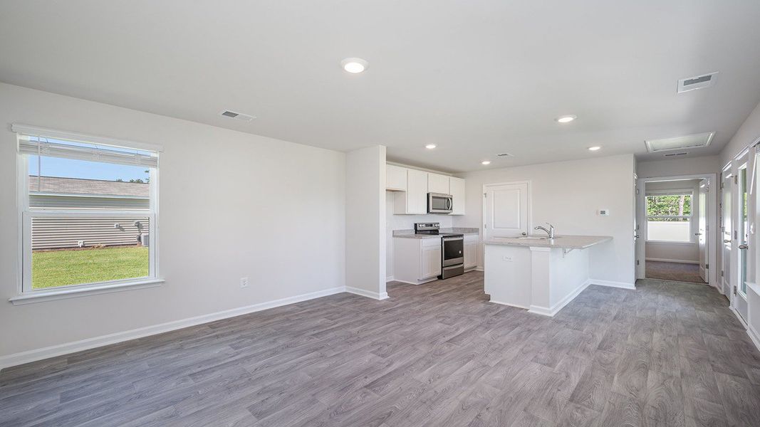 Spacious, unfurnished interior of a new home in Cottonwood Place, Tabor City (Image 9).