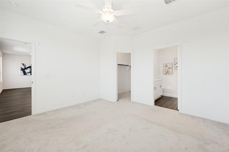 Spacious, unfurnished interior of a new home in Ridgeview Farms, Fort Worth (Image 24).