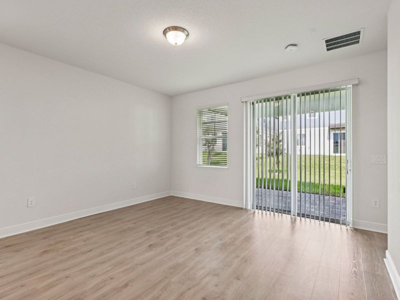 Spacious, unfurnished interior of a new home in Cyrene at Minneola, Minneola (Image 7).