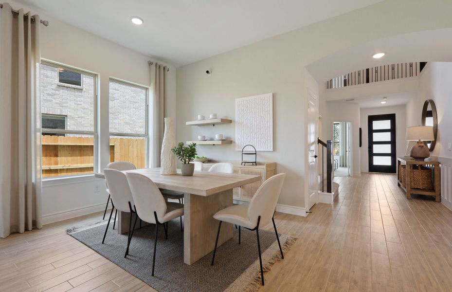 Representative furnished interior of a home built from the Lexington by Pulte Homes in Ryehill, Sugar Land (Image 10).