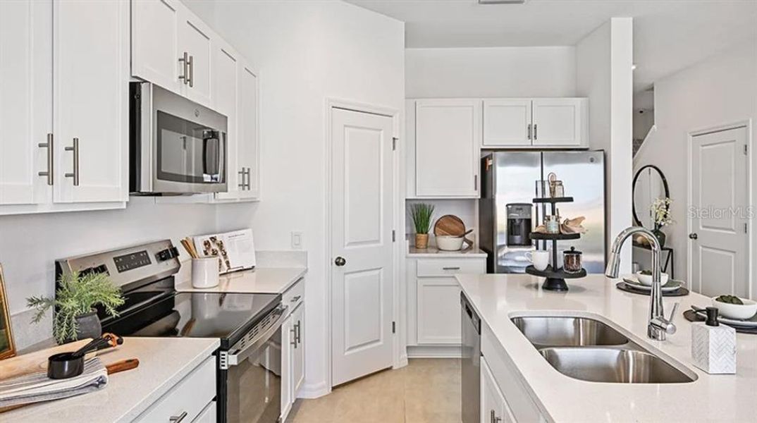 Furnished interior view inside a new home in Waterstone Townhomes, Groveland (Image 7).