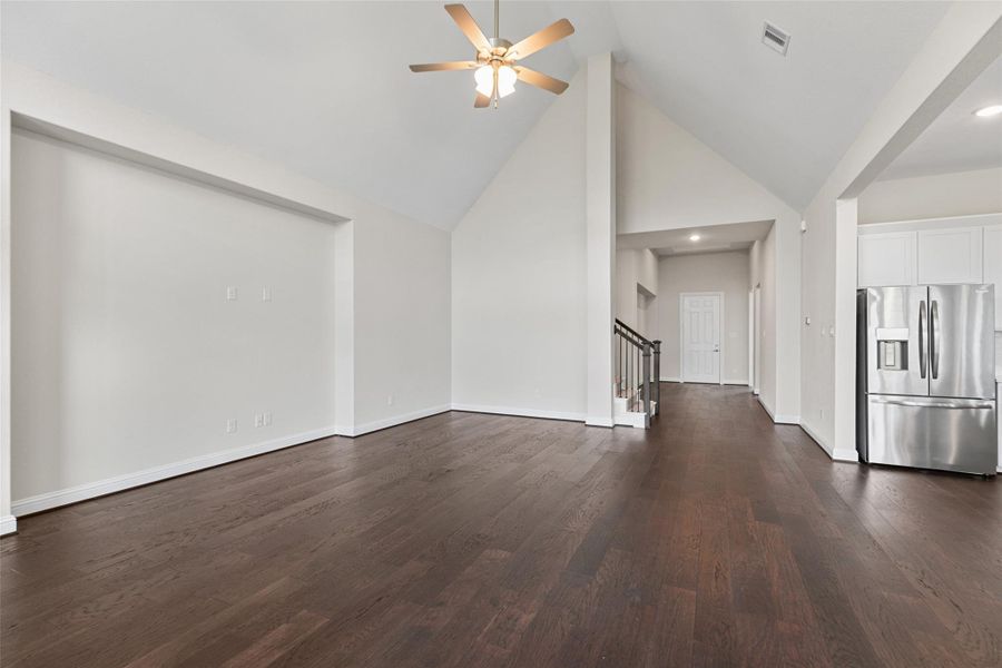 Spacious, unfurnished interior of a new home in Brookewater, Rosenberg (Image 17).