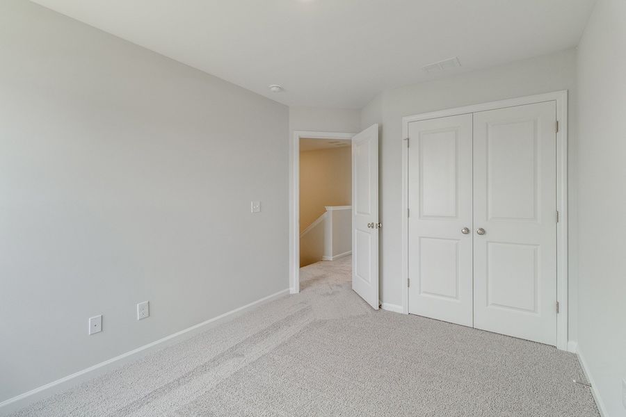 Spacious, unfurnished interior of a new home in Astoria, Columbia (Image 27).