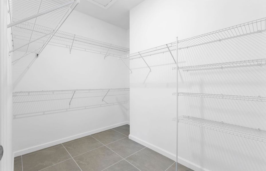 Spacious, unfurnished interior of a new home in Del Webb Naples, Ave Maria (Image 14).