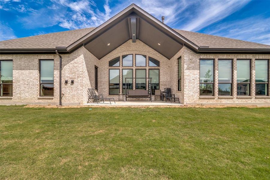 Exterior details and patio area of a home in Somerset Park, Rockwall (Image 4).