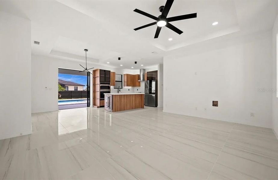 Spacious, unfurnished interior of a new home in , Cape Coral (Image 19).