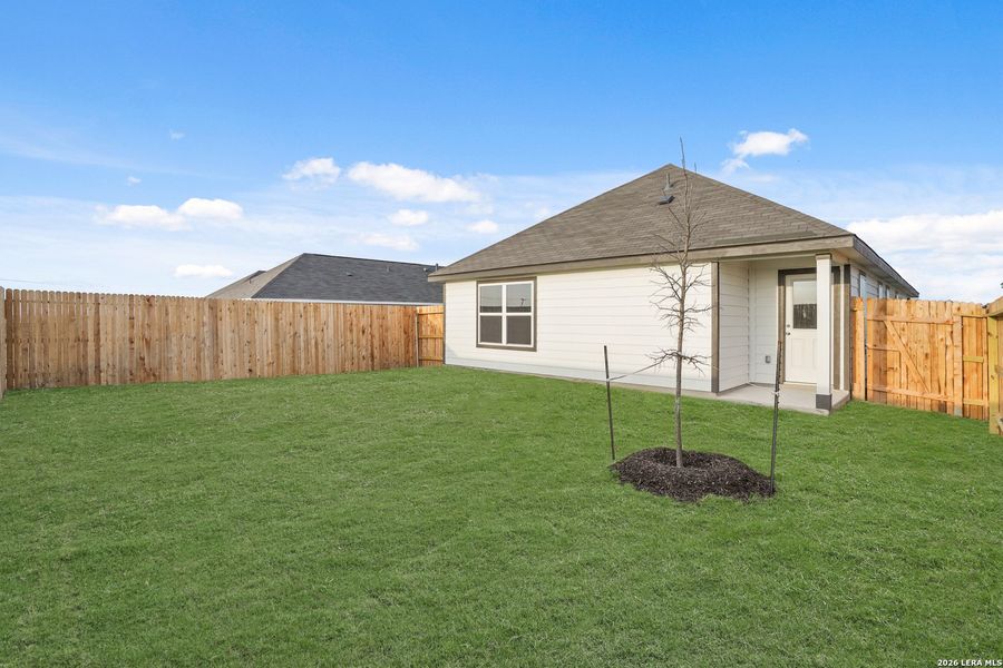 Exterior details and patio area of a home in Dauer Ranch, New Braunfels (Image 16).