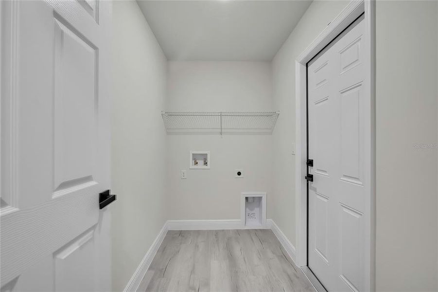 Spacious, unfurnished interior of a new home in , Dunnellon (Image 13).