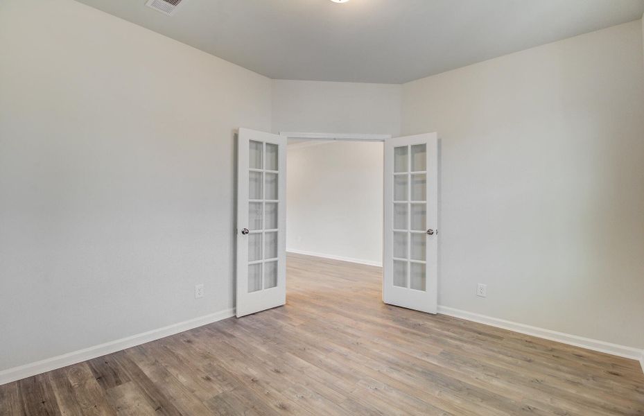 Spacious, unfurnished interior of a new home in Sweetgrass at Summers Corner, Summerville (Image 8).