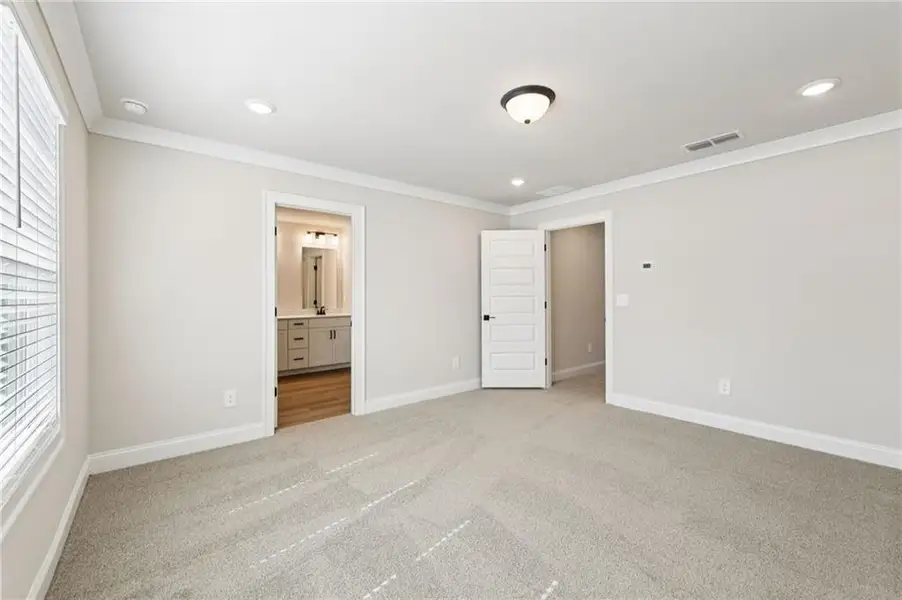 Spacious, unfurnished interior of a new home in , Lawrenceville (Image 41).
