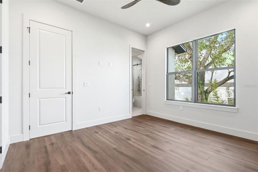 Spacious, unfurnished interior of a new home in , Orlando (Image 25).