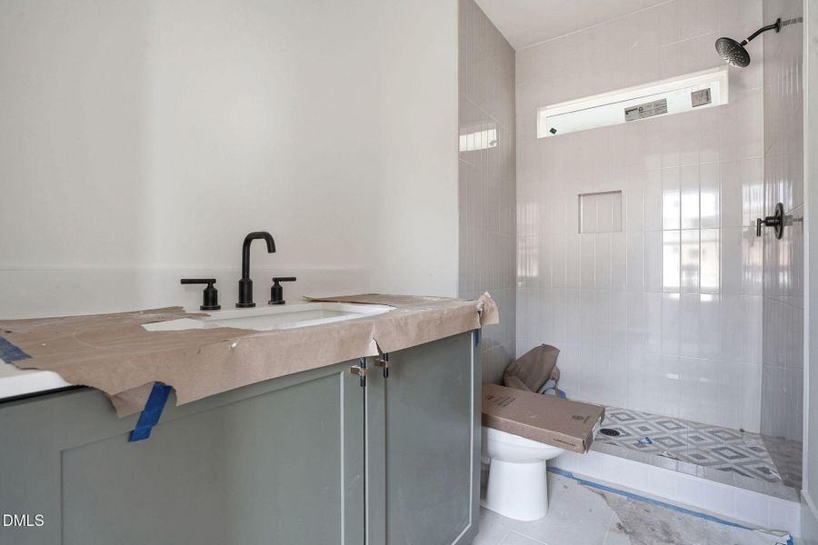 3-web-or-mls-508 W Chatham St-4