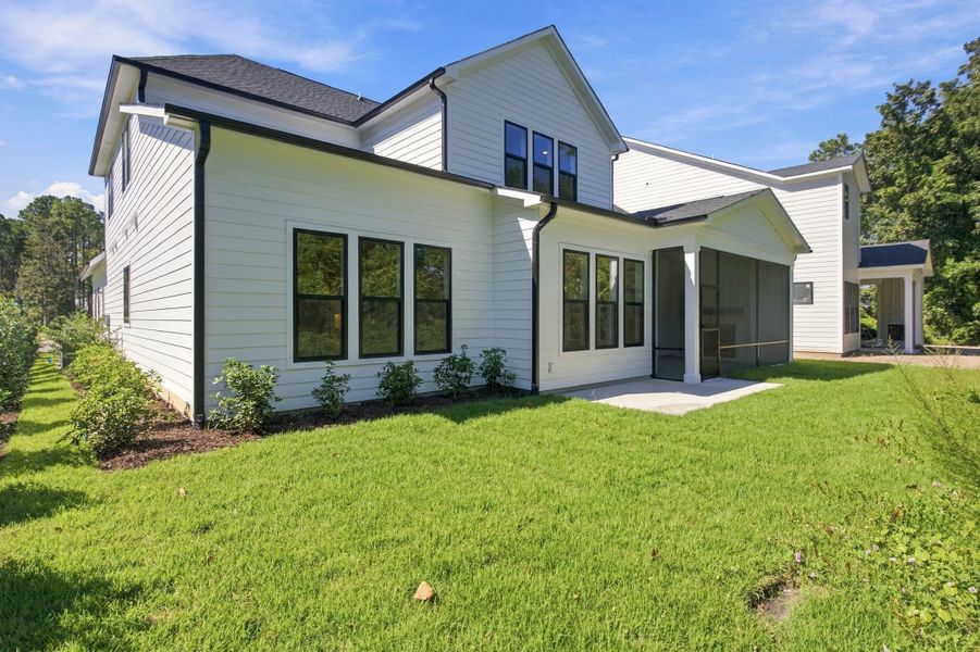 Representative exterior details of a home built from the The Emerson by RobuckHomes in Stonehenge, Raleigh (Image 71).