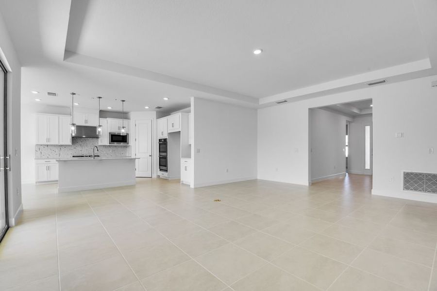 Spacious, unfurnished interior of a new home in Ardisia Park, New Smyrna Beach (Image 28).