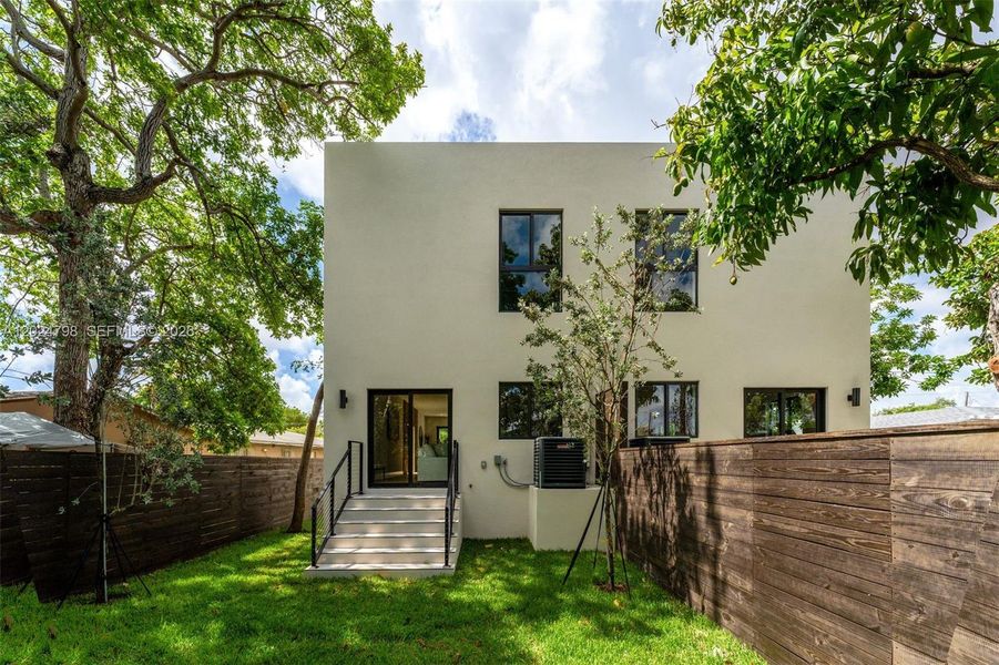 Exterior details and patio area of a home in , Miami (Image 31).