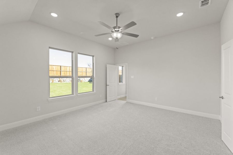 Spacious, unfurnished interior of a new home in Meadow Run, Melissa (Image 18).