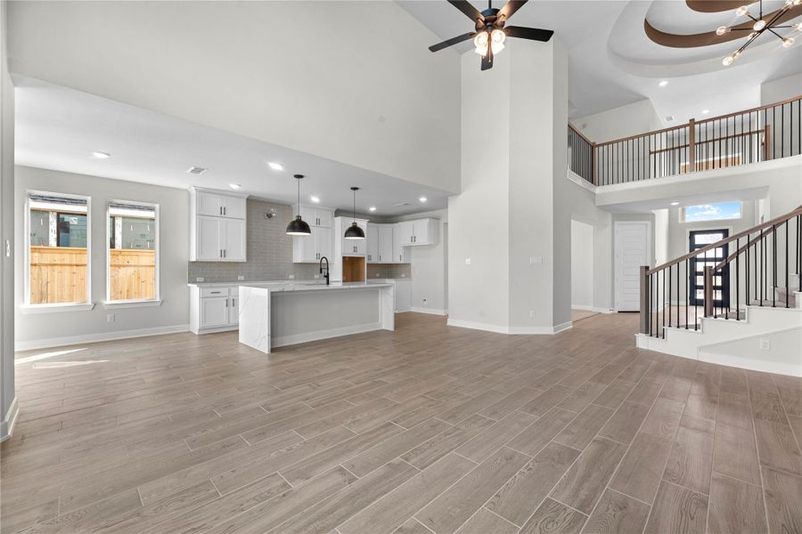 Spacious, unfurnished interior of a new home in Sienna, Missouri City (Image 20).